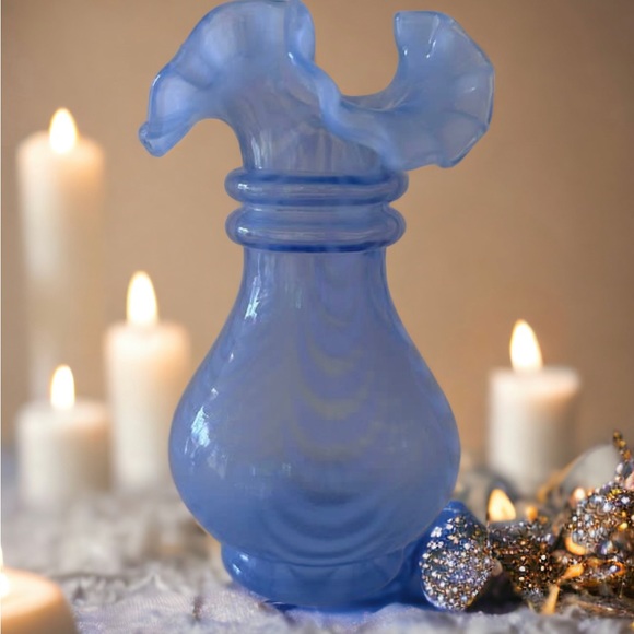 Vintage Provincial Blue Crimped Curtain Vase - Picture 5 of 10